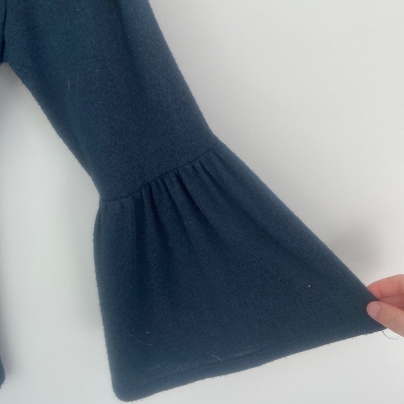 Bell sleeve wrap top Maurice’s - Picture 2 of 4